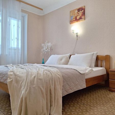 4 Ліжка З Балконом Документи Для Відряджень Мережа Alex Apartments Безконтатне Заселення 24-7 Poltawa Exterior foto