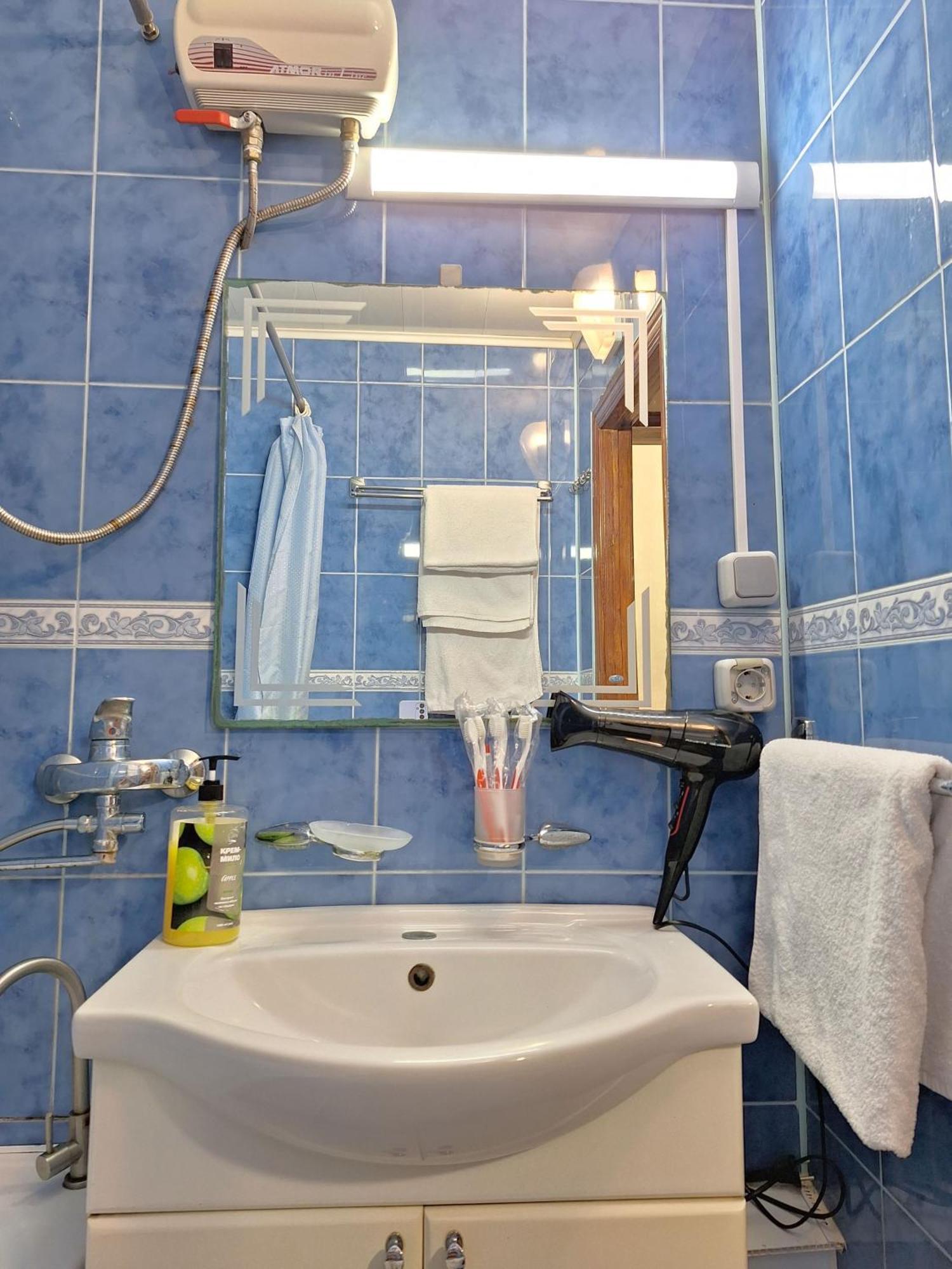 4 Ліжка З Балконом Документи Для Відряджень Мережа Alex Apartments Безконтатне Заселення 24-7 Poltawa Exterior foto