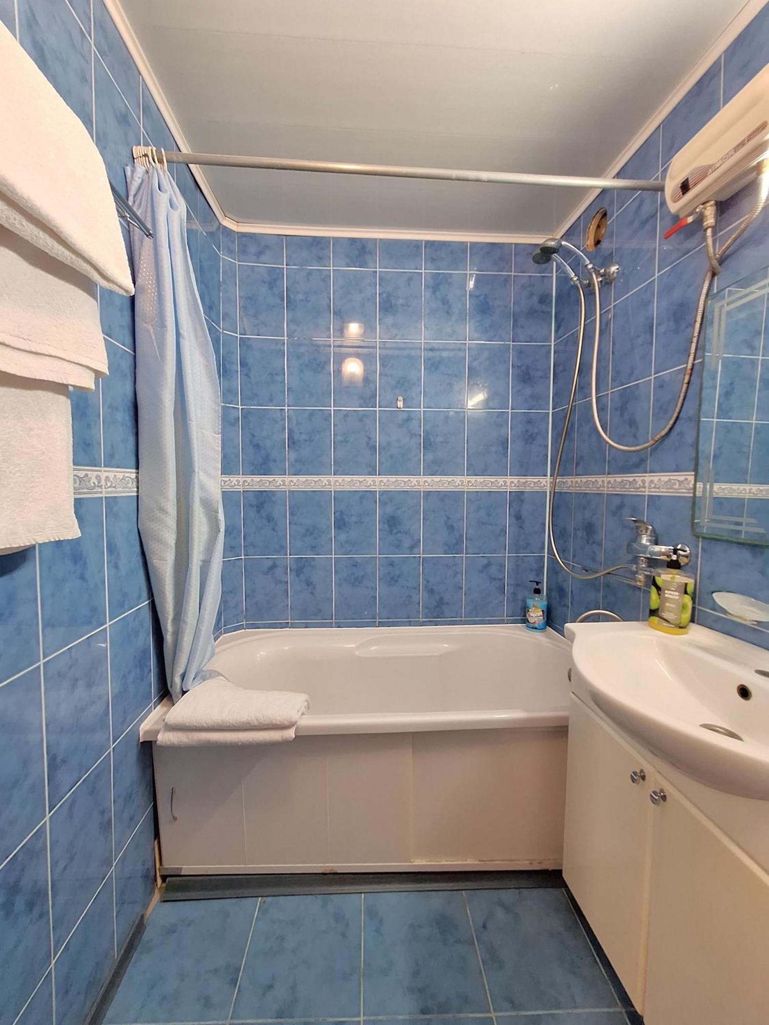 4 Ліжка З Балконом Документи Для Відряджень Мережа Alex Apartments Безконтатне Заселення 24-7 Poltawa Exterior foto